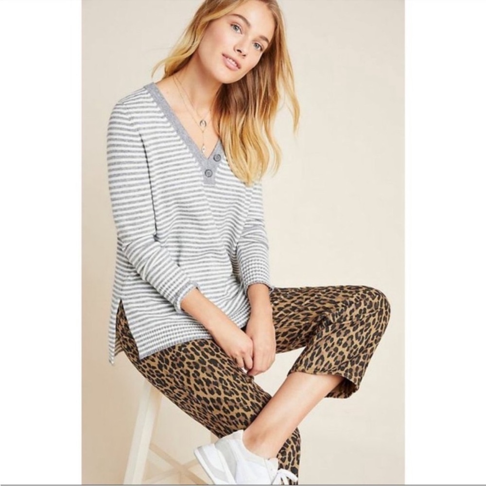 Anthropologie Serena Striped V-neck Gray
Sweater Size Large